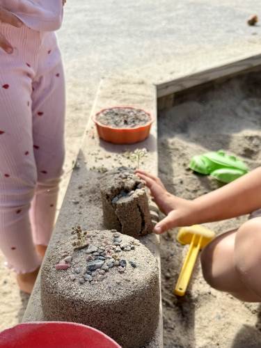 Mange gode kaker som blir bakt i sandkassen